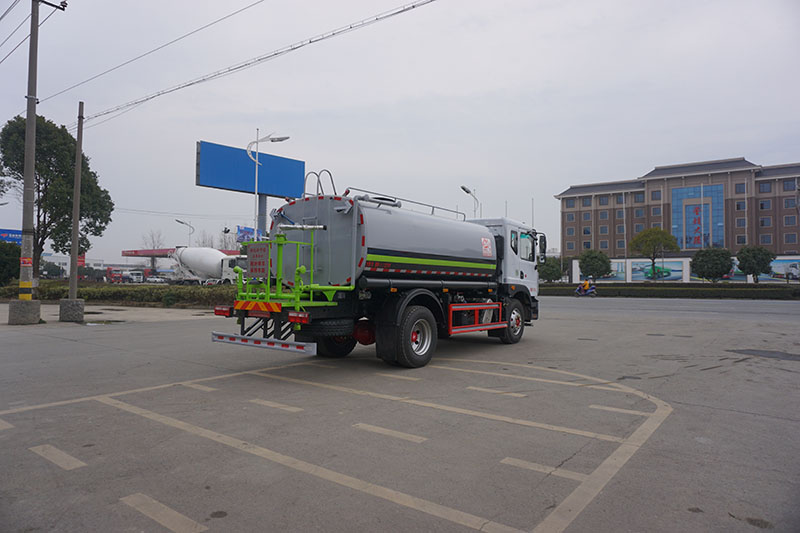 中潔牌XZL5180GSS6型多利卡灑水車(chē)