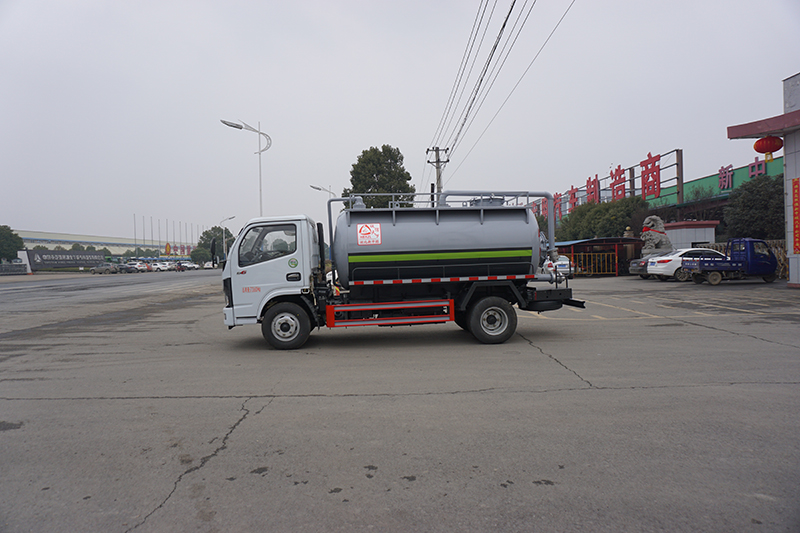 中潔牌XZL5070GXW6型東風(fēng)五方吸污車(chē)